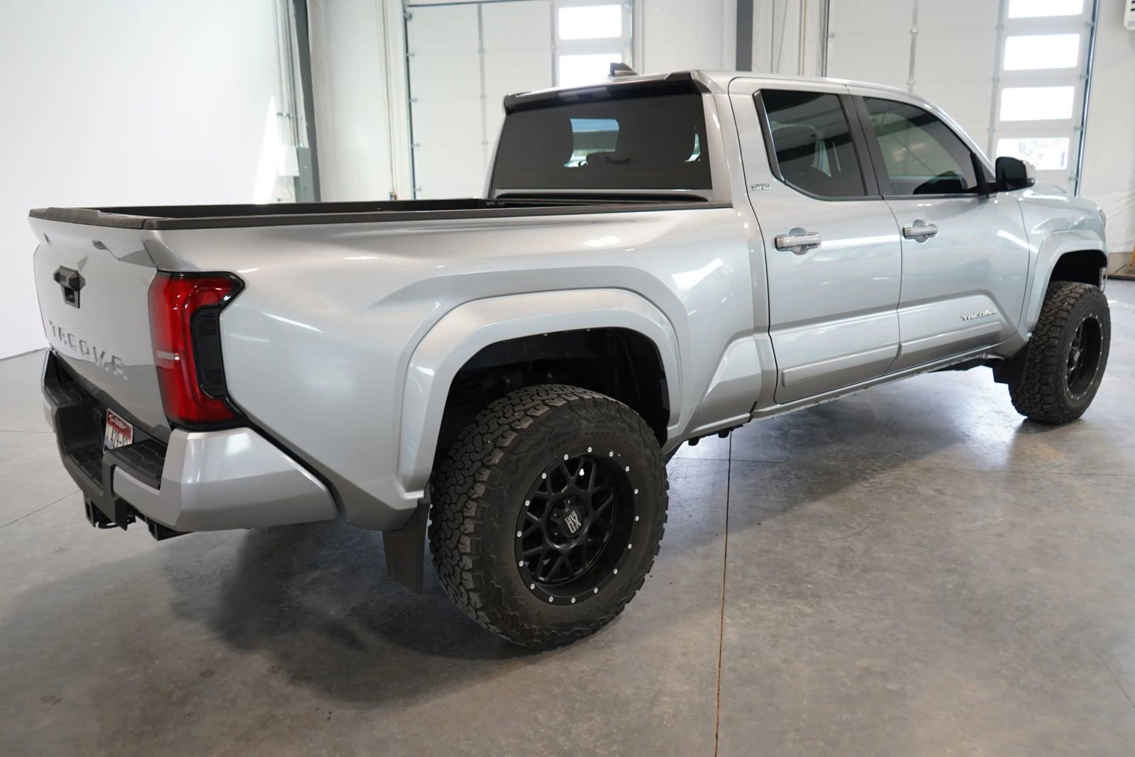 Used 2024 Toyota Tacoma SR5 AWD/4WD image 5