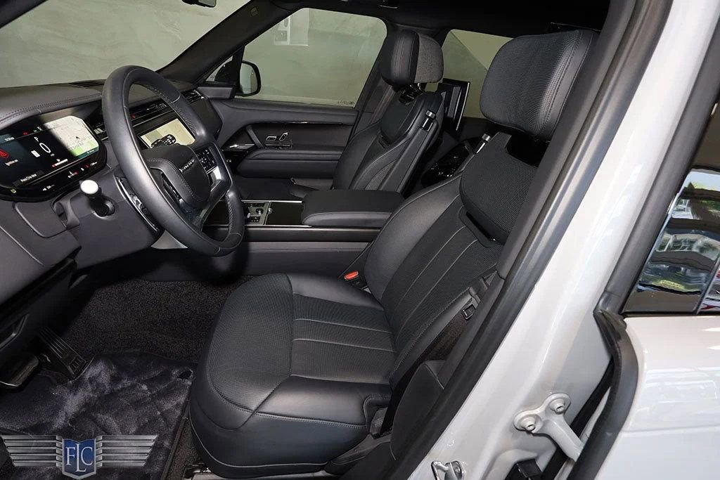 Used 2023 Land Rover Range Rover SV image 14