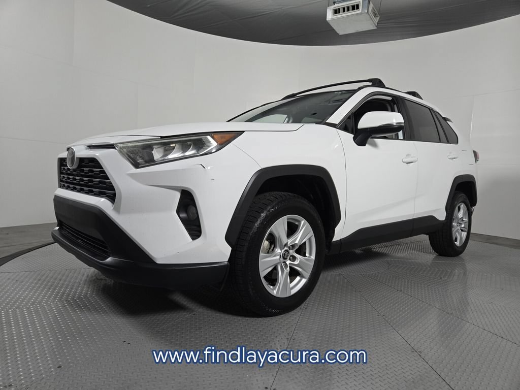 Used 2019 Toyota RAV4 XLE w/ Convenience Package FWD image 2