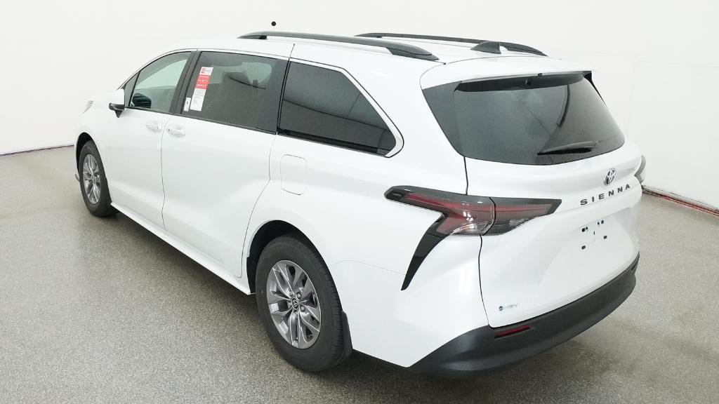 New 2026 Toyota Sienna XLE FWD image 5