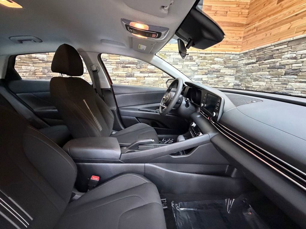 Used 2023 Hyundai Elantra SEL w/ Preferred Accessory Package image 13
