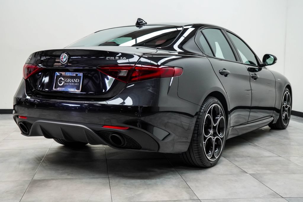 Used 2022 Alfa Romeo Giulia Veloce RWD image 11