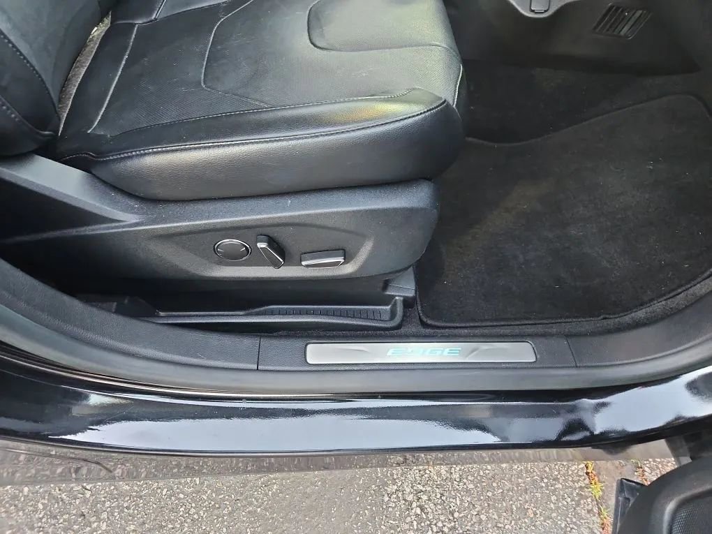 Used 2015 Ford Edge Titanium w/ Equipment Group 302A image 12