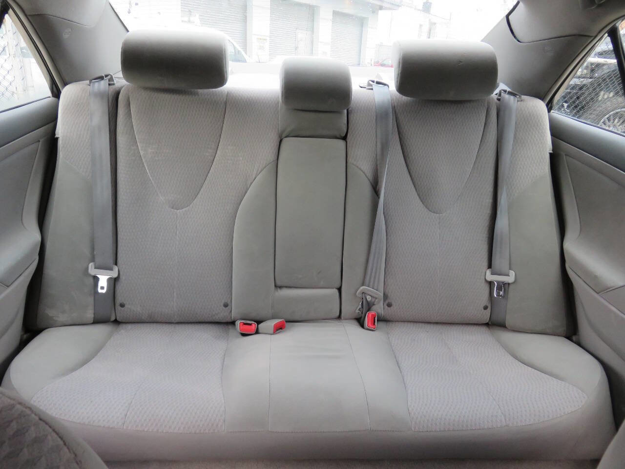 Used 2010 Toyota Camry LE image 19