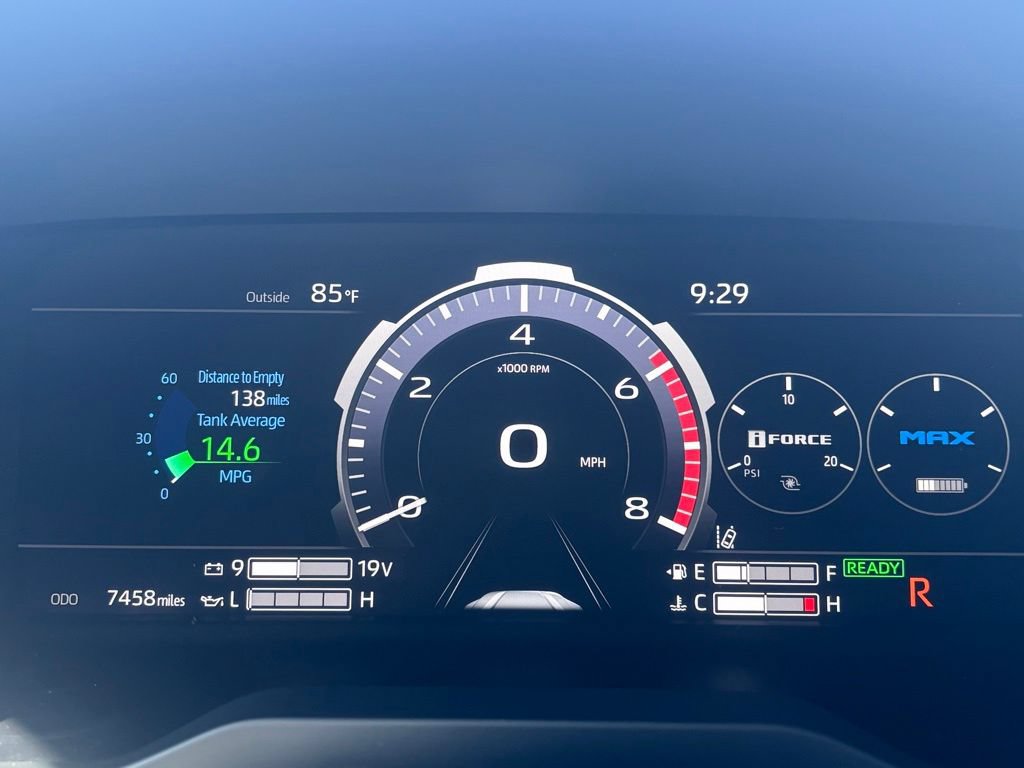 Used 2025 Toyota Tundra Limited AWD/4WD image 18