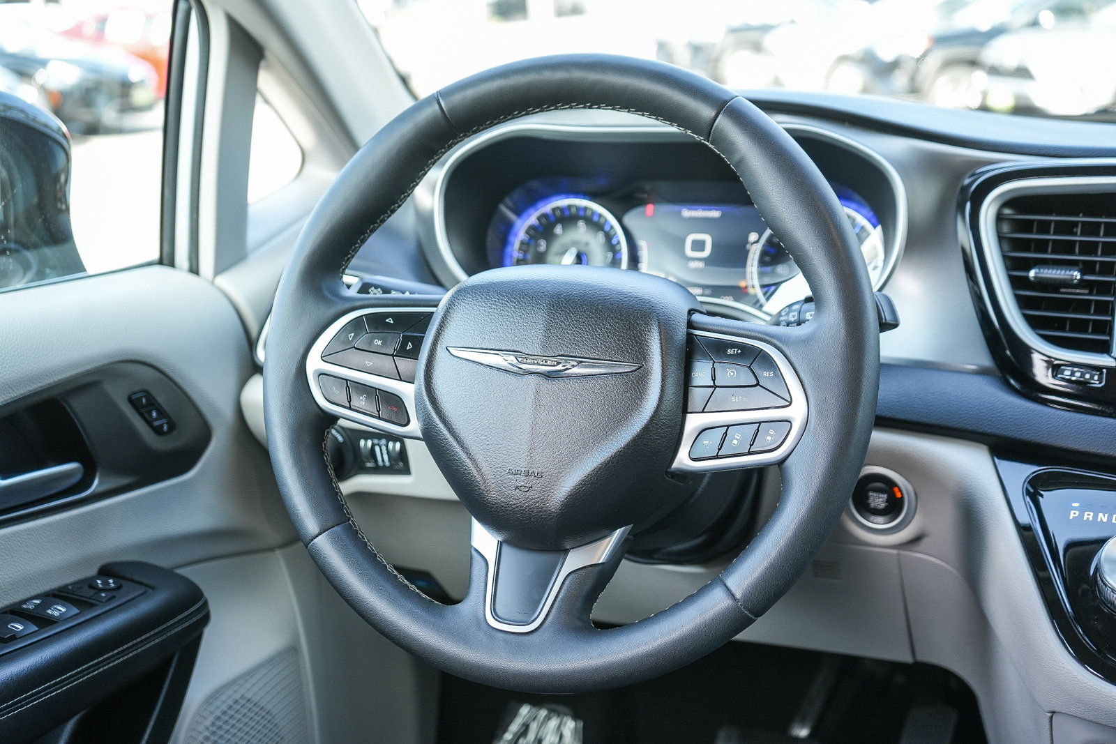 Used 2024 Chrysler Pacifica Touring-L image 15