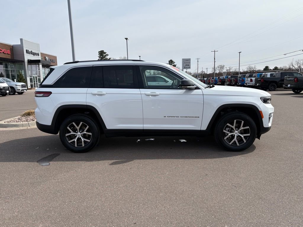 Certified 2023 Jeep Grand Cherokee Limited w/ Luxury Tech Group II AWD/4WD image 2