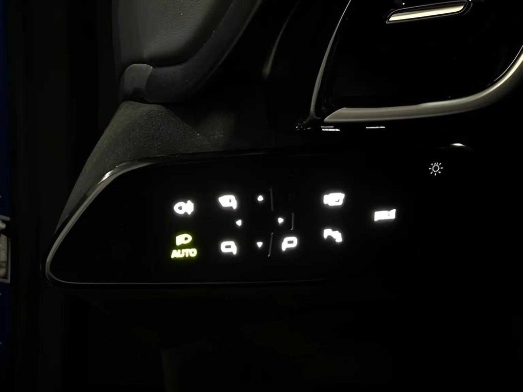 Used 2024 Ferrari Roma Spider image 9