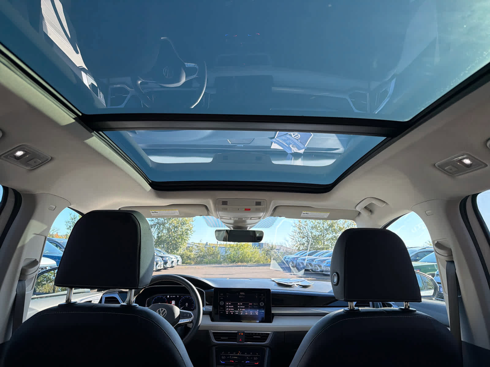 Certified 2025 Volkswagen Taos SEL image 31