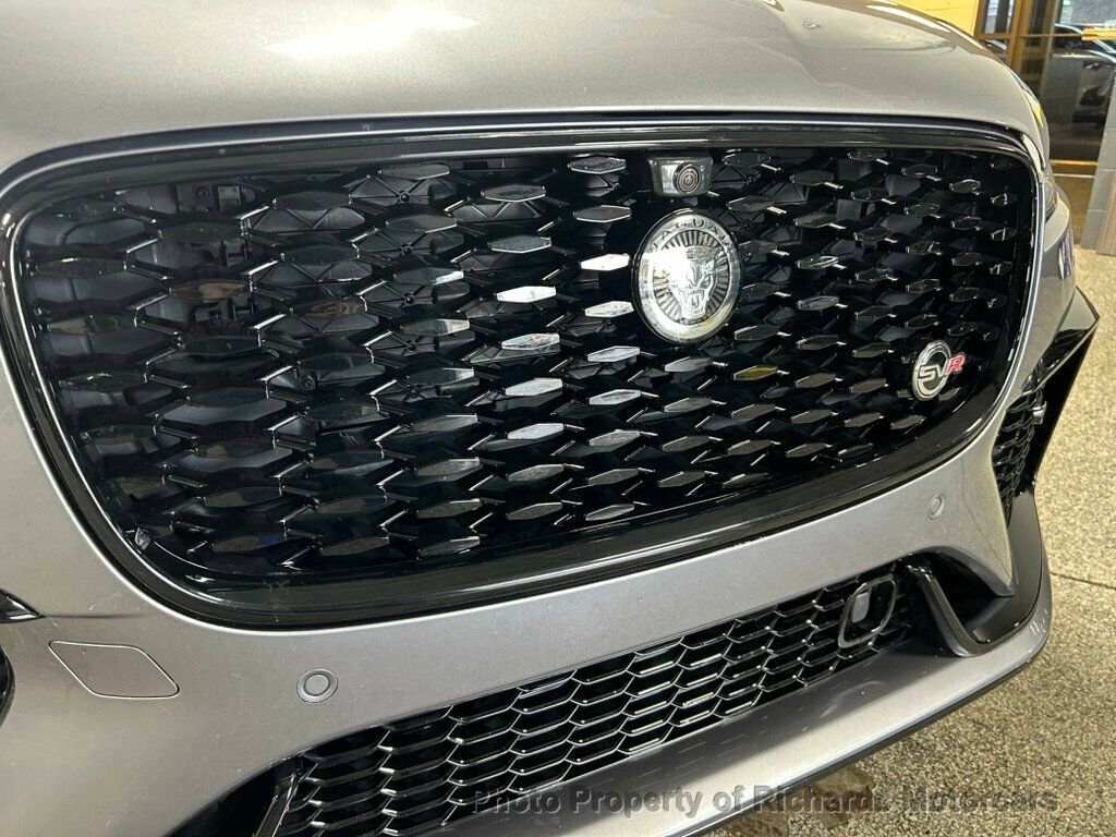 Used 2024 Jaguar F-PACE SVR image 17