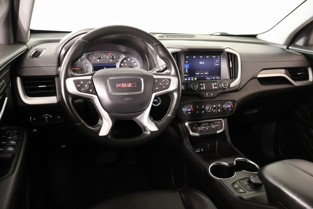 Used 2024 GMC Terrain SLT image 2