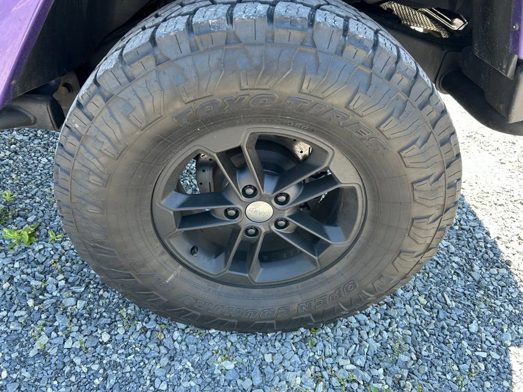 Used 2017 Jeep Wrangler Unlimited Sahara AWD/4WD image 6