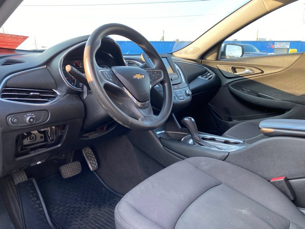 Used 2017 Chevrolet Malibu LT FWD image 7