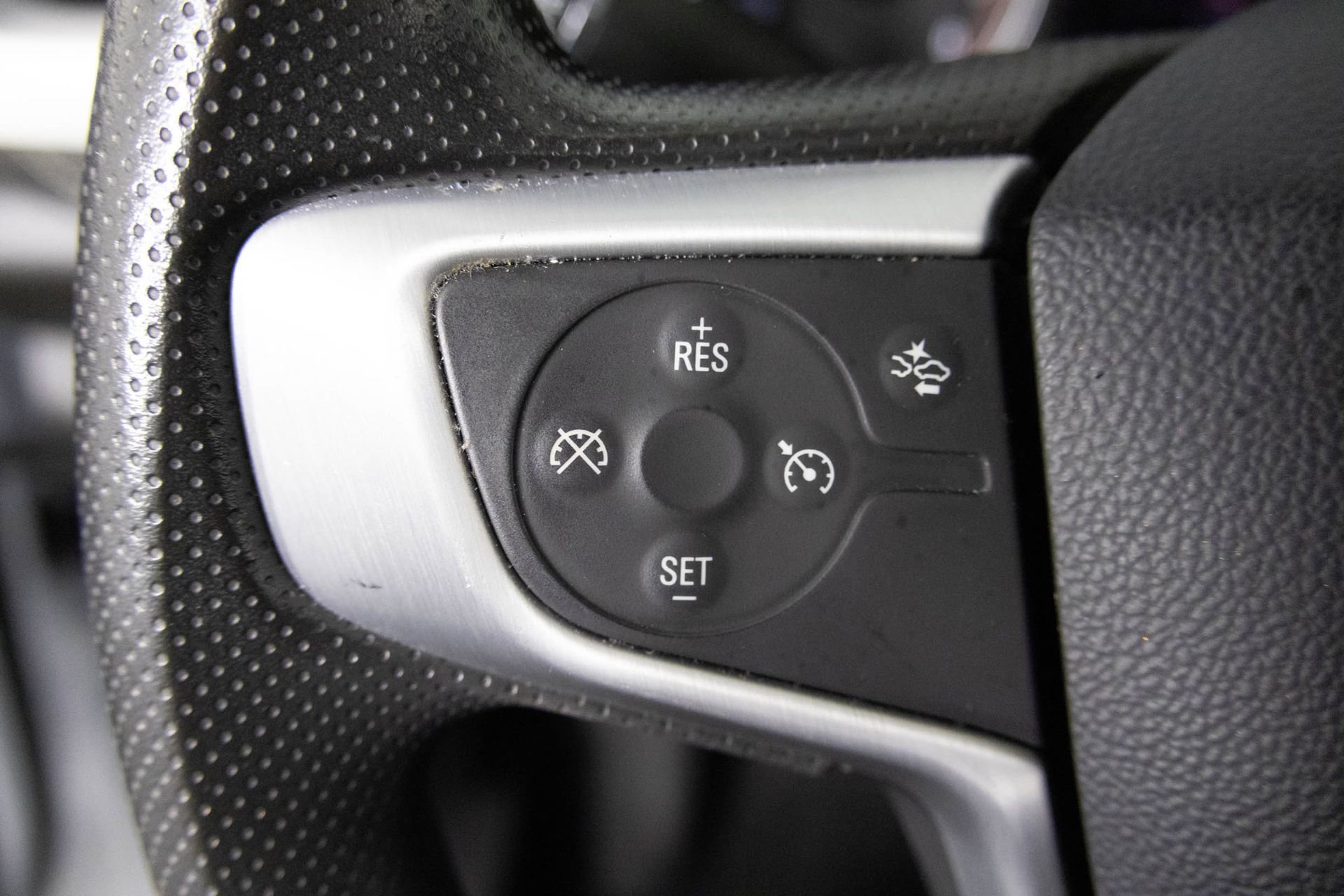 Certified 2023 GMC Acadia SLE w/ Driver Convenience Package image 29