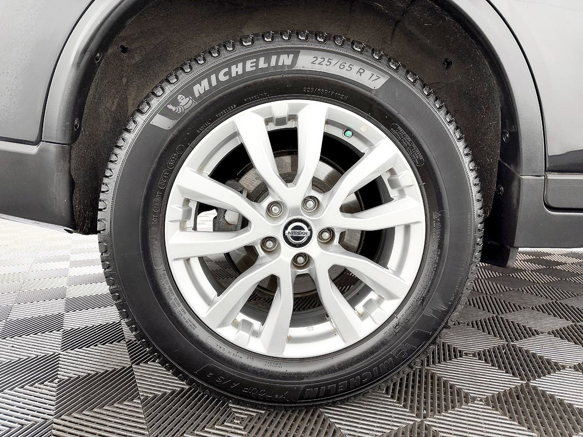 Used 2018 Nissan Rogue SV image 21