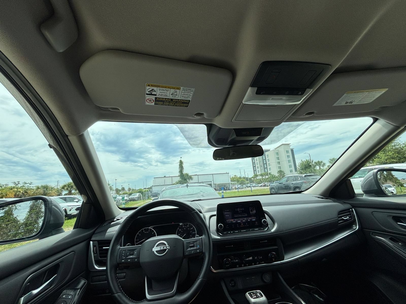Used 2025 Nissan Rogue SV AWD/4WD image 36