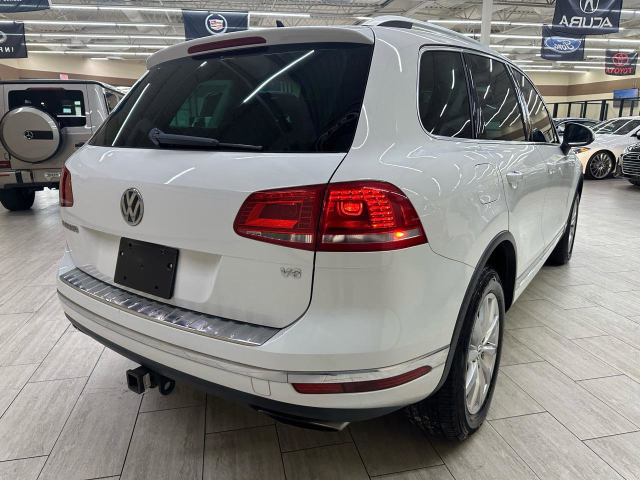 Used 2015 Volkswagen Touareg Sport AWD/4WD image 7