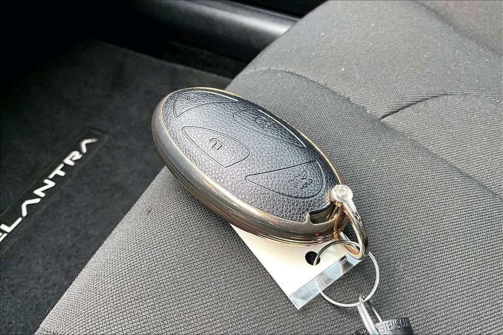 Used 2025 Hyundai Elantra Sport image 11