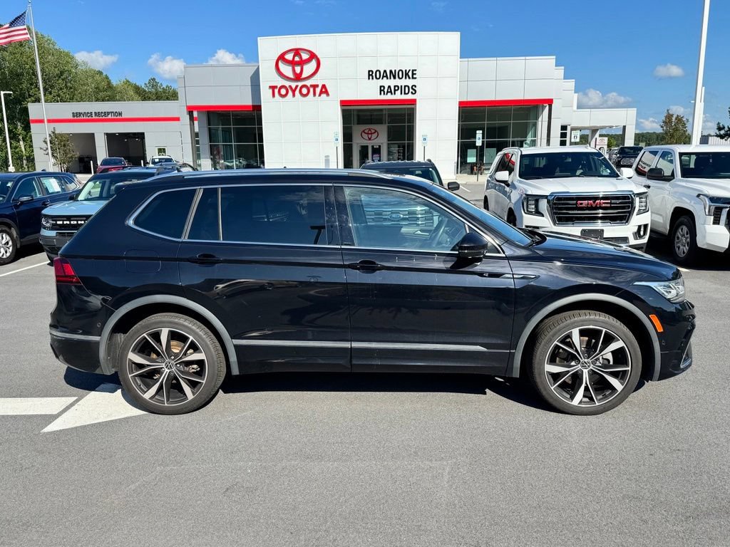 Used 2022 Volkswagen Tiguan SEL R-Line AWD/4WD image 9