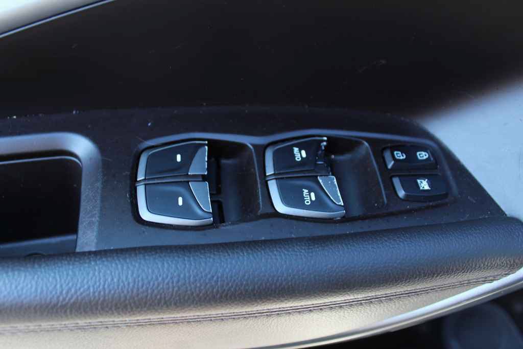 Used 2018 Hyundai Santa Fe Sport w/ Cargo Package AWD/4WD image 13