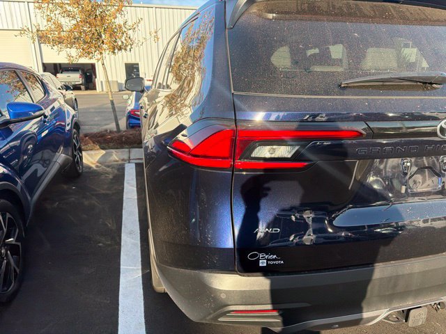 Used 2025 Toyota Grand Highlander AWD image 30