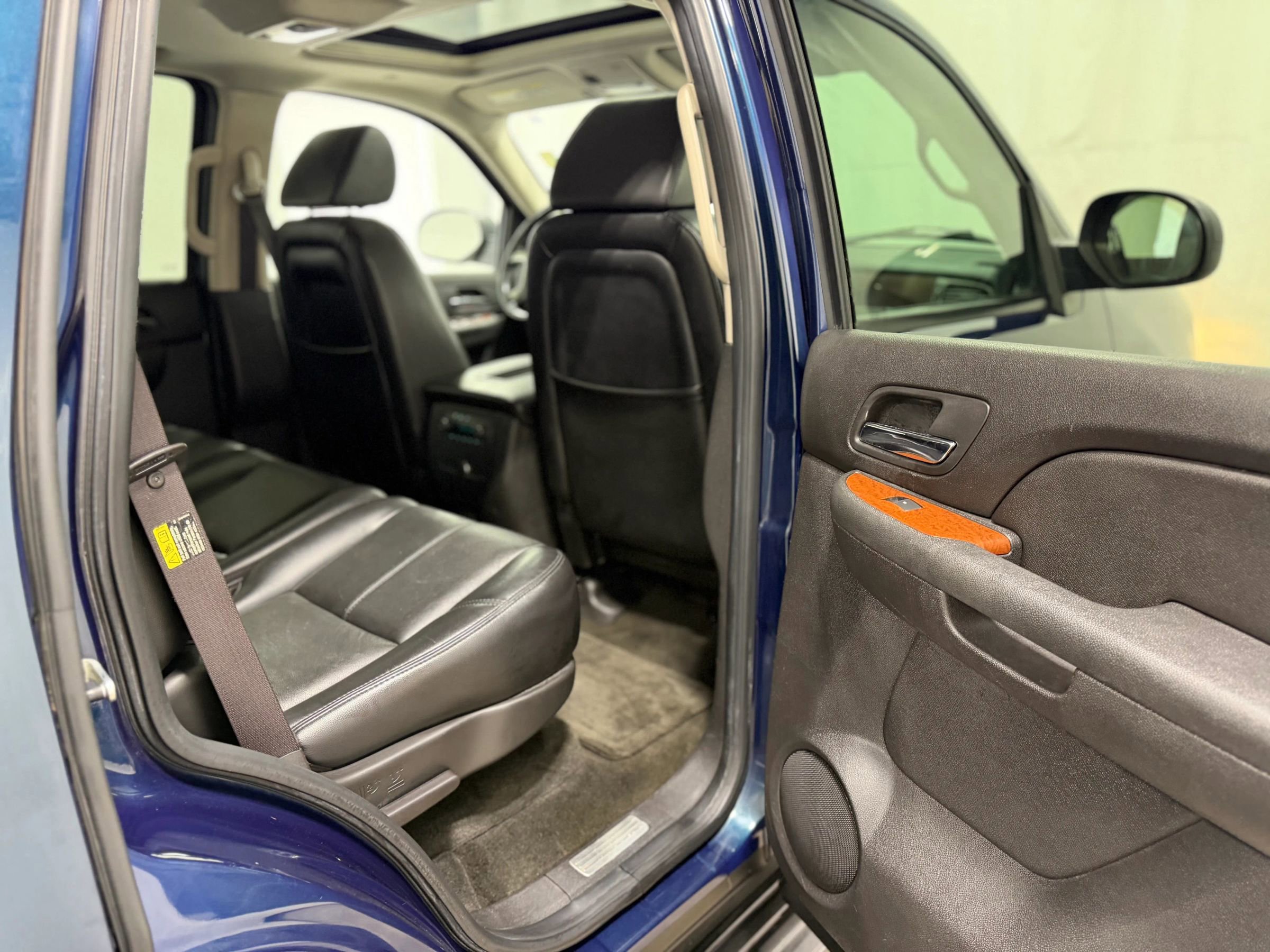 Used 2007 GMC Yukon SLT w/ SLT Preferred Equipment Group AWD/4WD image 26