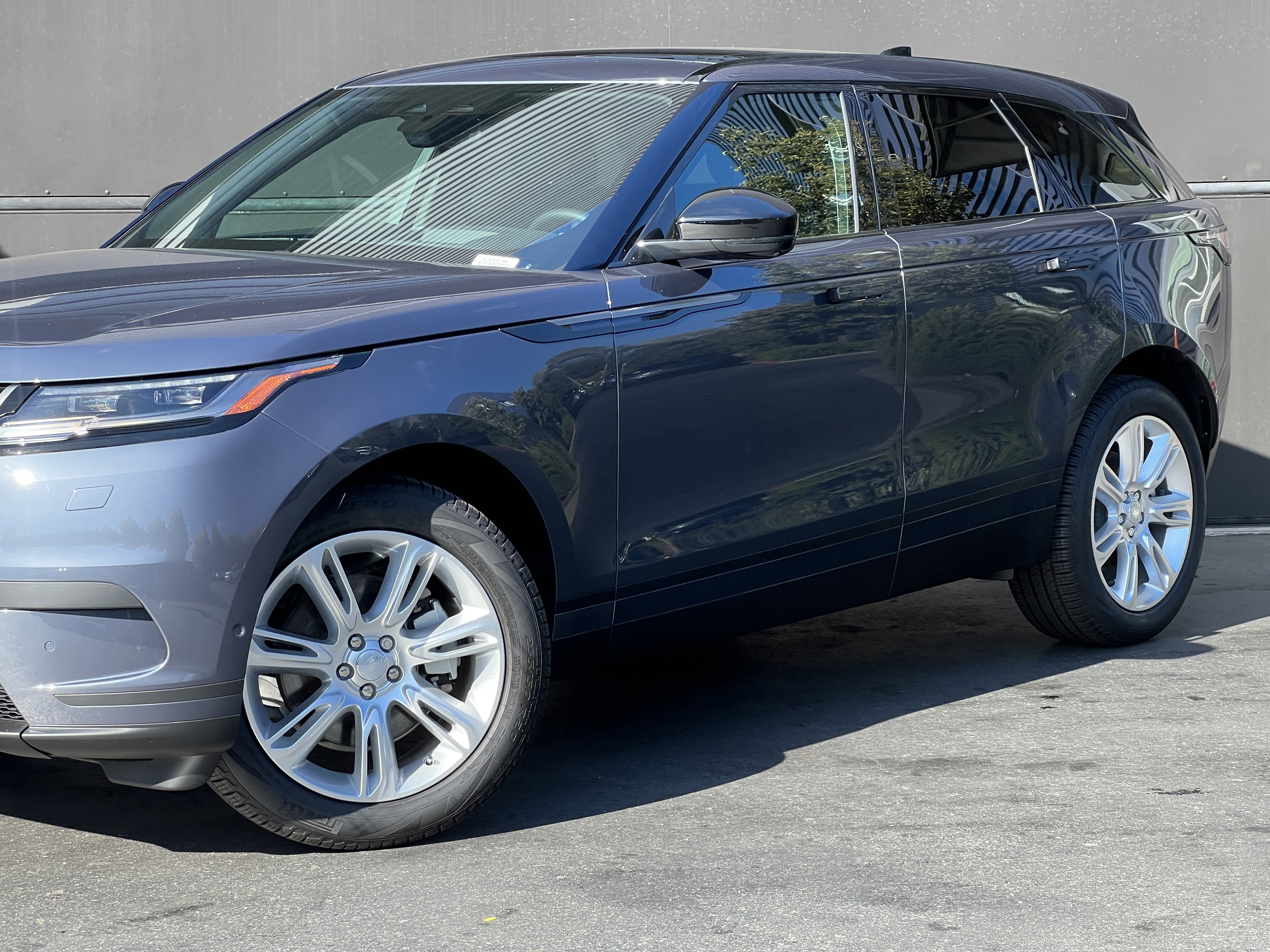 New 2025 Land Rover Range Rover Velar S image 2