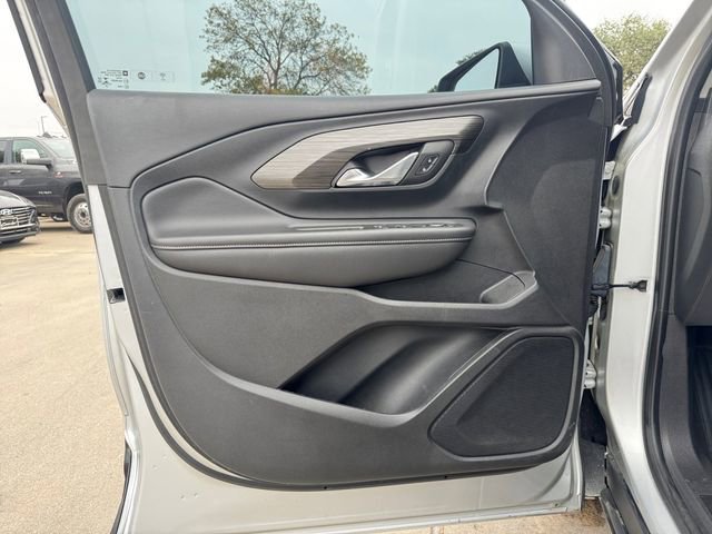 Used 2022 GMC Terrain SLE w/ Driver Convenience Package image 4