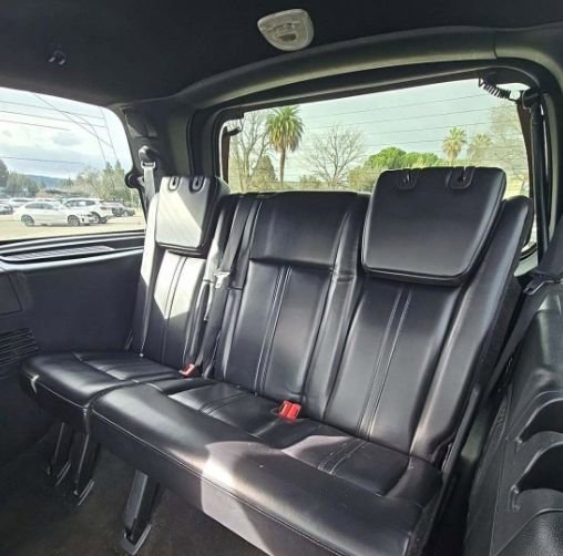 Used 2015 Lincoln Navigator image 32