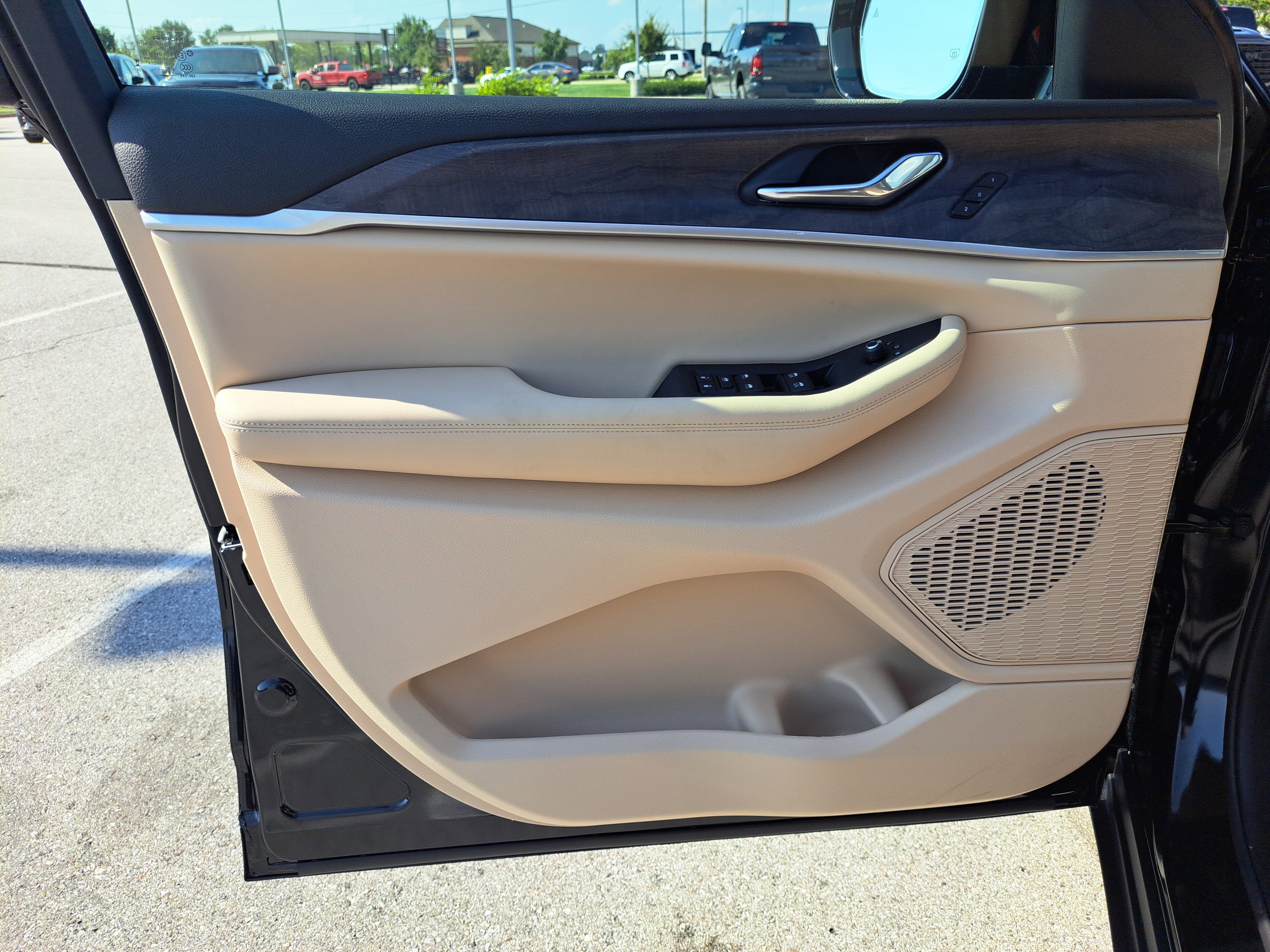 New 2025 Jeep Grand Cherokee Limited w/ Luxury Tech Group II image 15