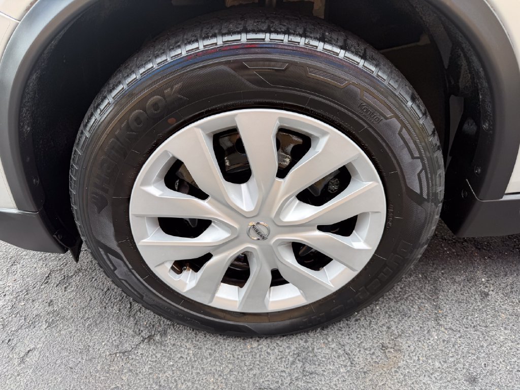 Used 2020 Nissan Rogue S FWD image 29