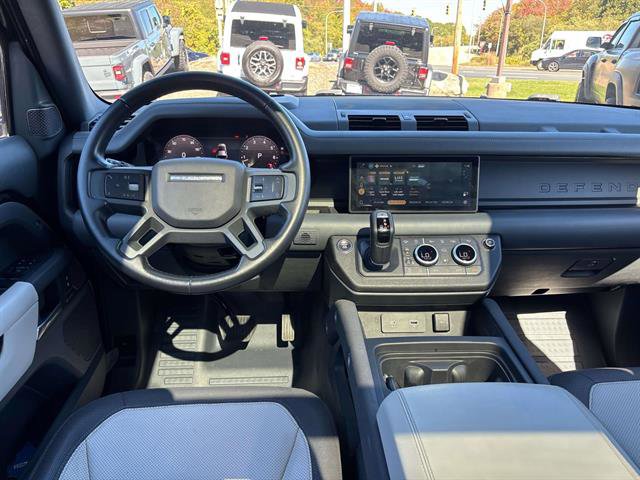 Used 2023 Land Rover Defender 110 X-Dynamic SE image 12
