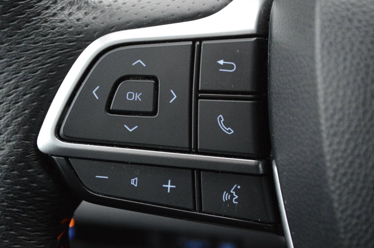 Used 2024 Toyota Sienna XSE AWD/4WD image 33
