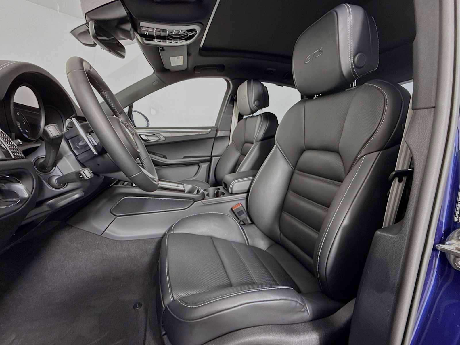 Certified 2025 Porsche Macan GTS image 5