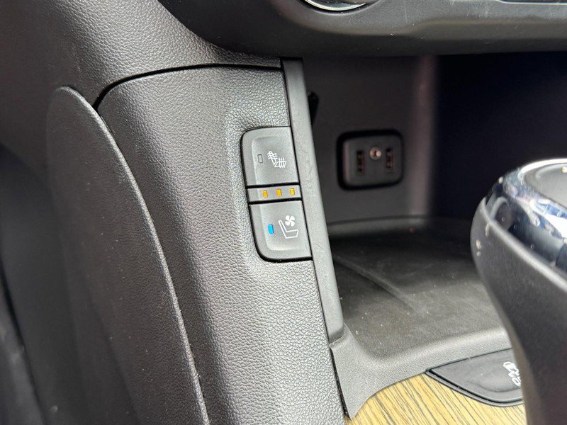 Used 2019 GMC Acadia Denali w/ Technology Package FWD image 20