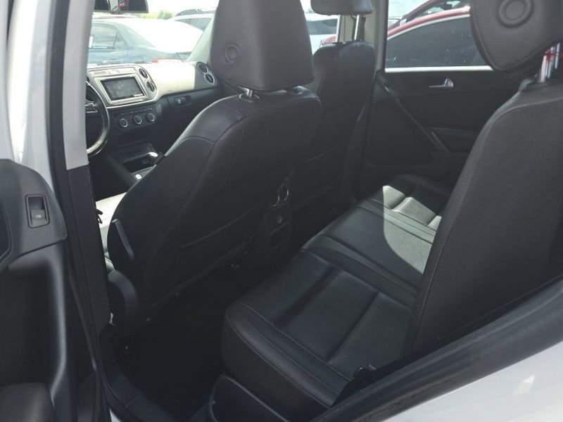 Used 2017 Volkswagen Tiguan S image 12