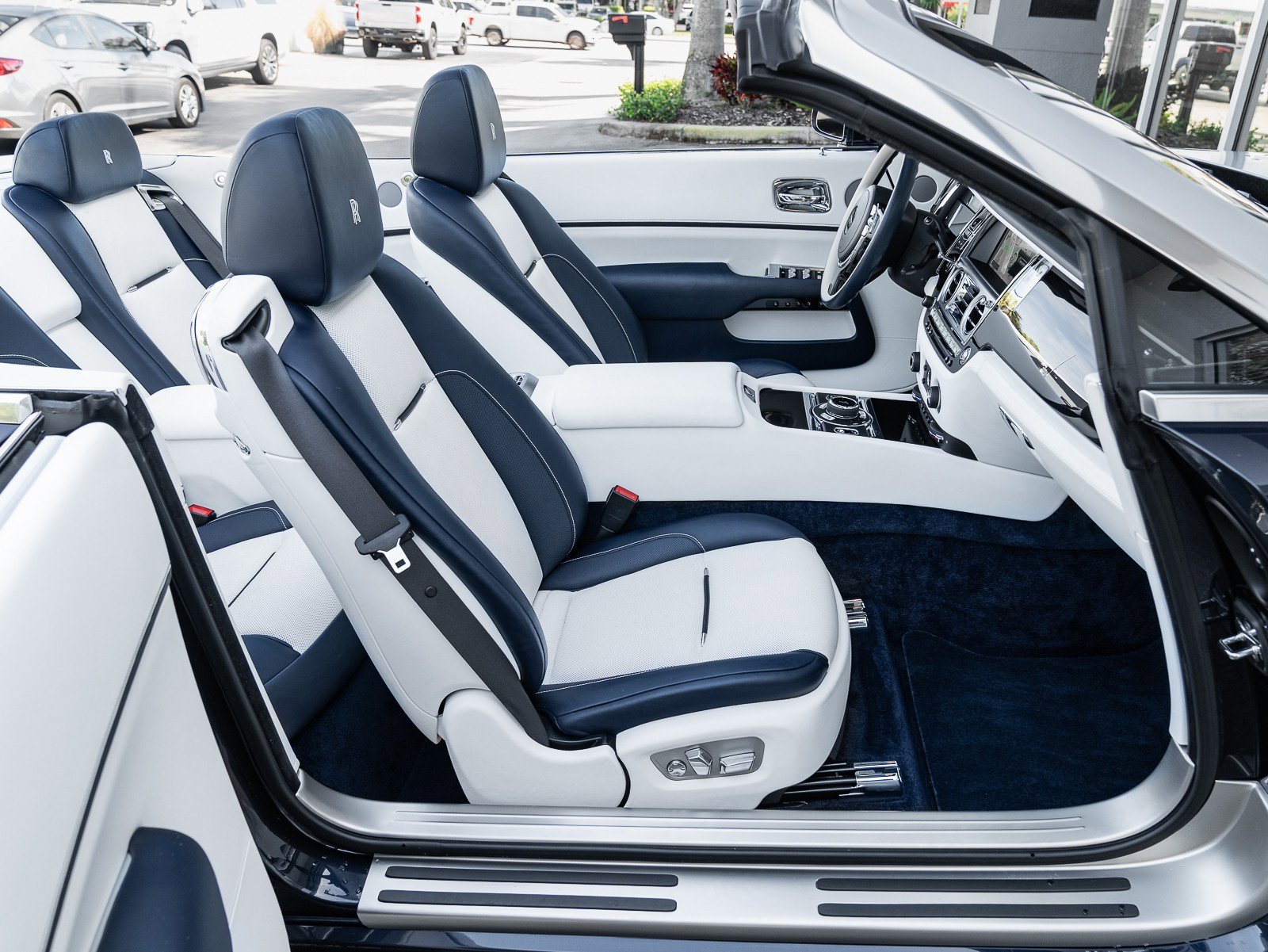 Used 2018 Rolls-Royce Dawn image 21