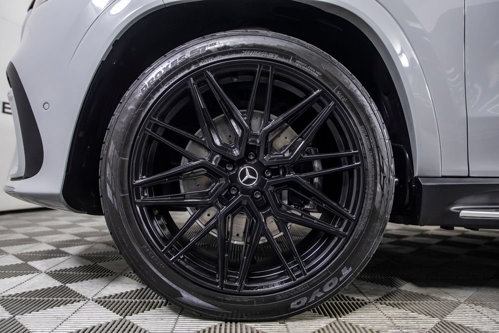 Used 2025 Mercedes-Benz GLS 580 4MATIC image 41