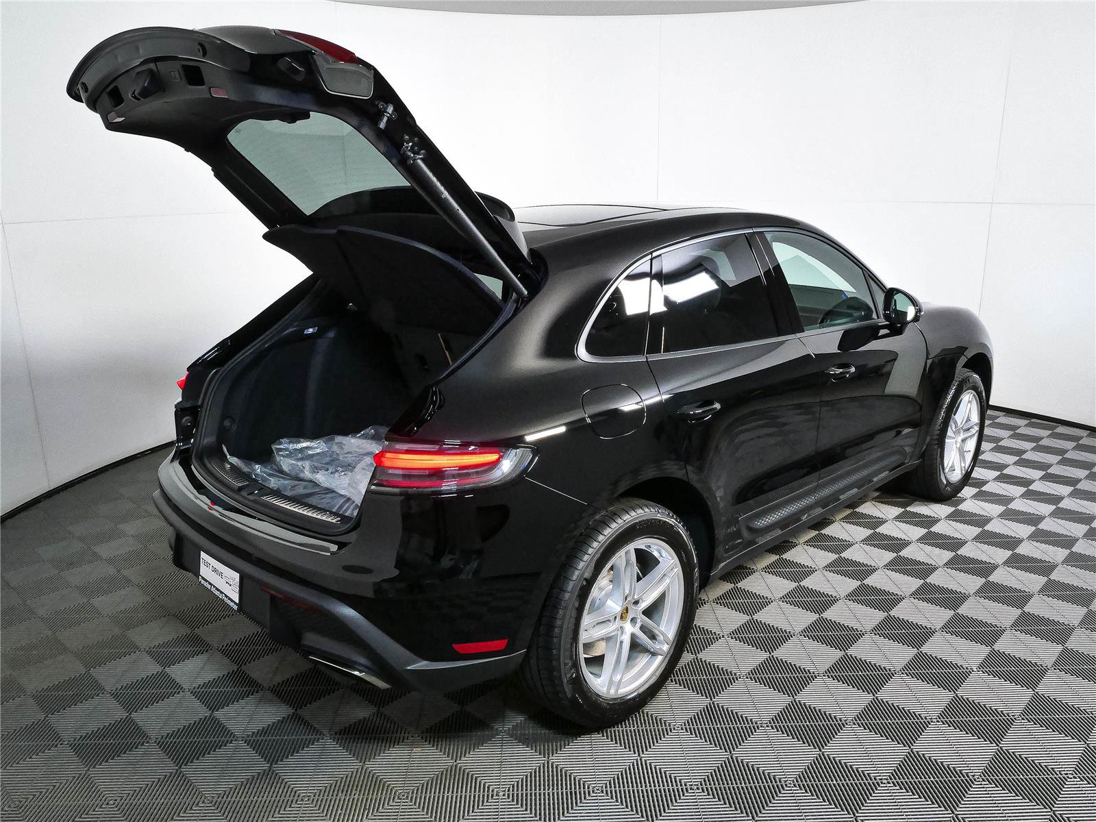 Used 2026 Porsche Macan Turbo AWD/4WD image 29