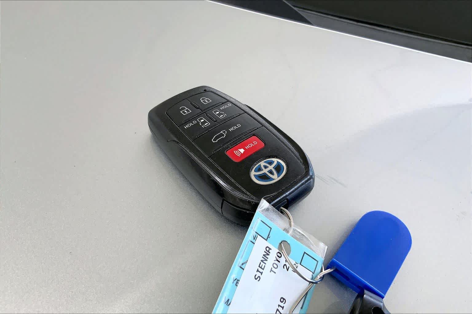 Used 2021 Toyota Sienna XLE FWD image 15