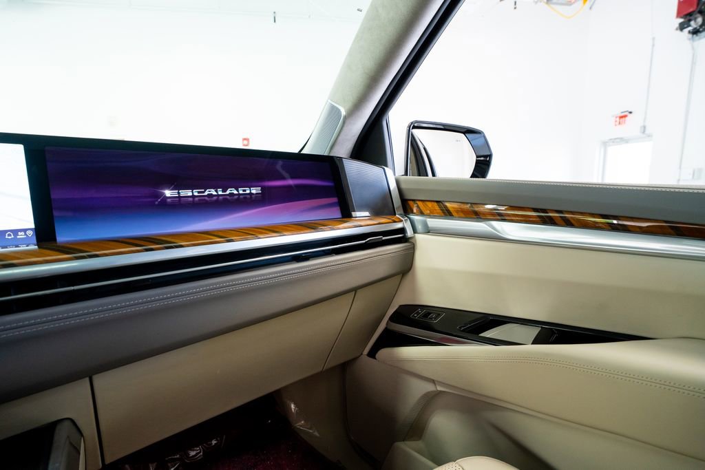 Used 2025 Cadillac Escalade ESV Sport Platinum w/ LPO, ONYX Package RWD image 42