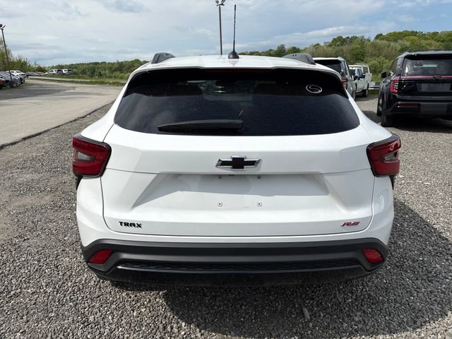 Used 2024 Chevrolet Trax RS w/ Sunroof Package FWD image 4