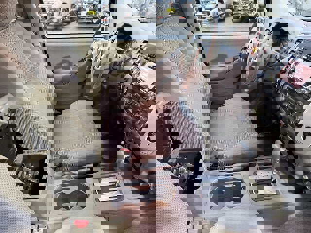 Used 2016 Nissan Frontier SV image 15