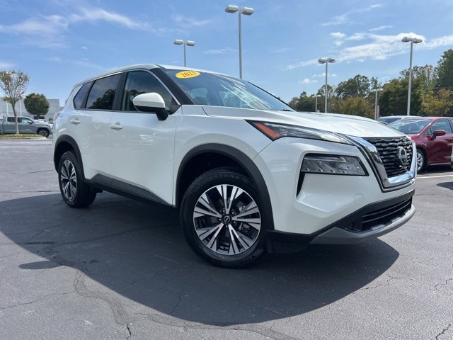 Used 2023 Nissan Rogue SV image 3