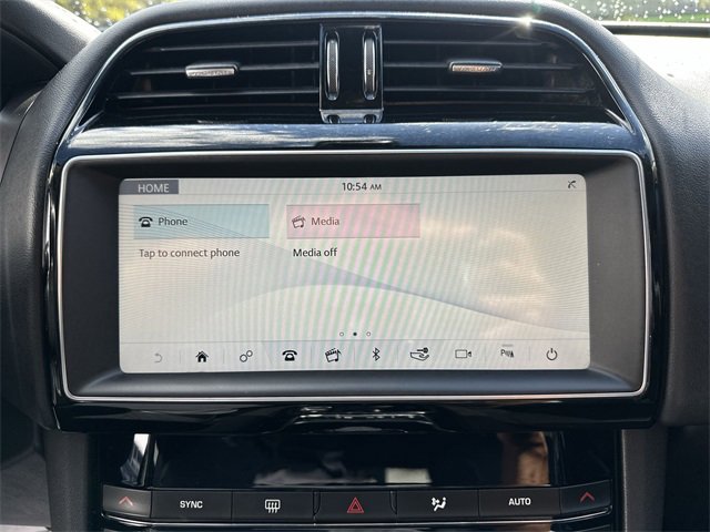 Used 2020 Jaguar F-PACE image 18