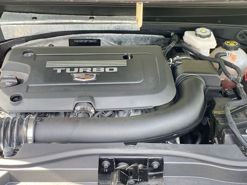 Used 2023 Cadillac XT4 Luxury w/ Cold Weather Package image 11