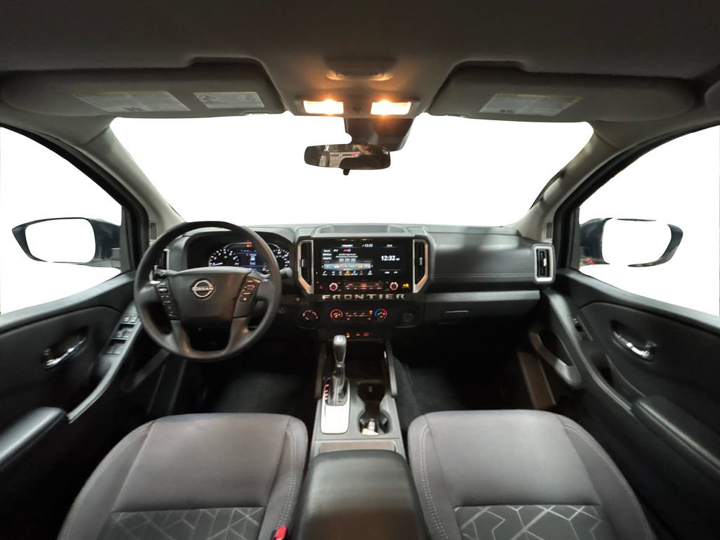 Used 2025 Nissan Frontier SV image 17