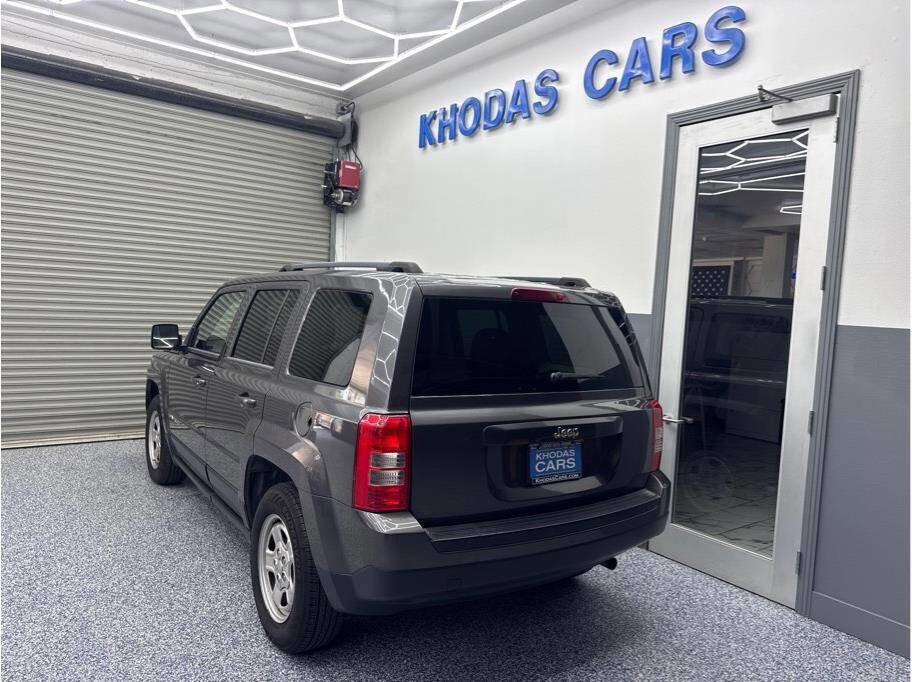 Used 2015 Jeep Patriot Sport w/ Power Value Group FWD image 3