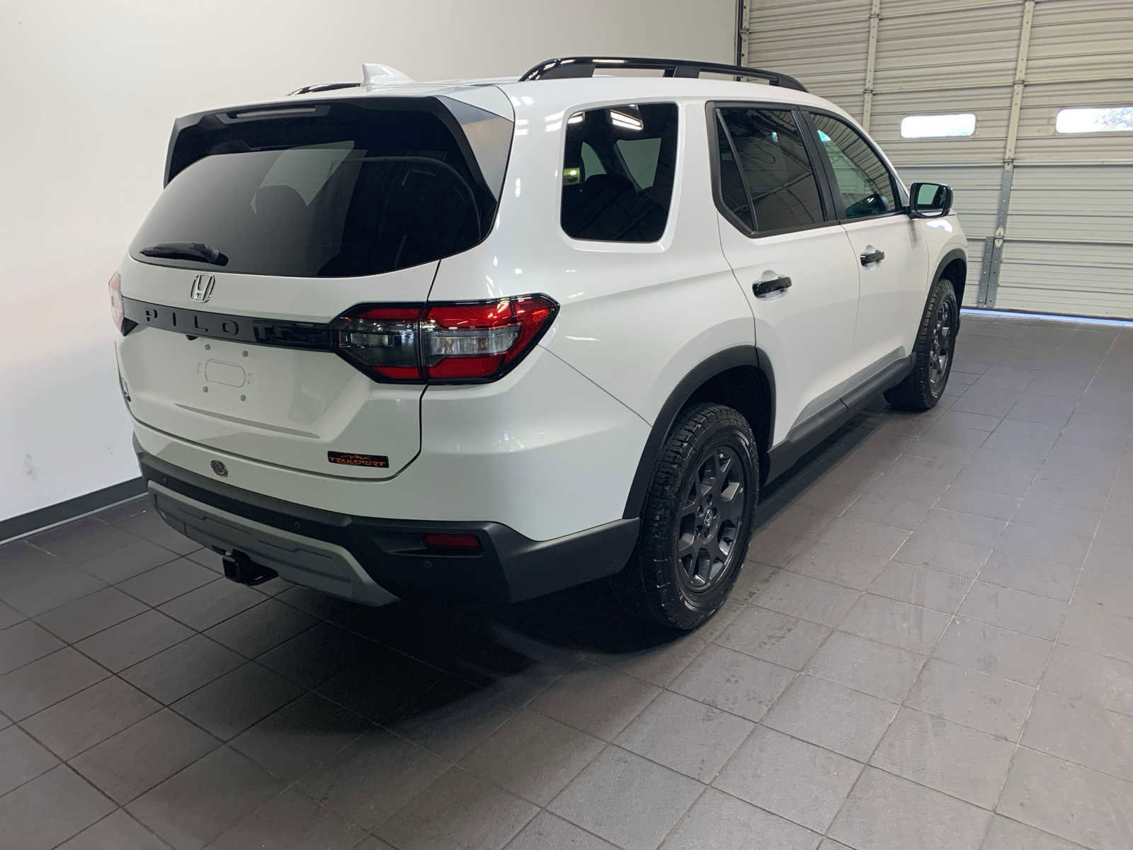 Used 2025 Honda Pilot TrailSport image 3