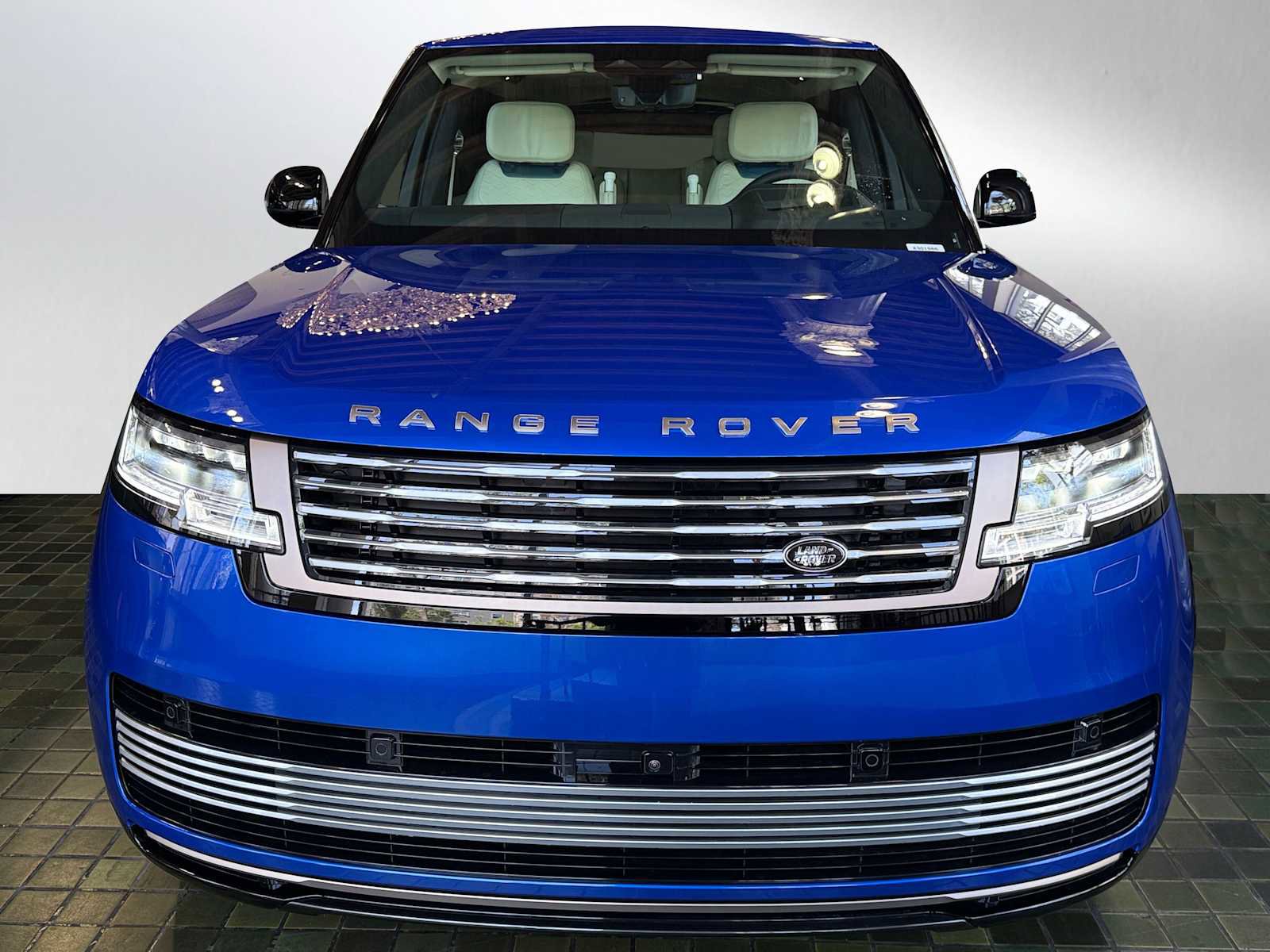 New 2025 Land Rover Range Rover SV image 2